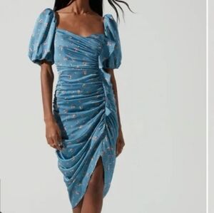 ASTR THE LABEL Blue Floral Ruched Dress